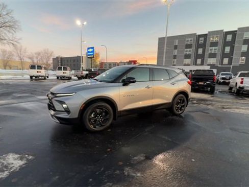 Certified 2025 Chevrolet Blazer LT w/ Midnight/Sport Edition image 4