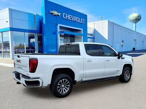 Used 2020 GMC Sierra 1500 AT4 w/ Off-Road Performance Package image 3