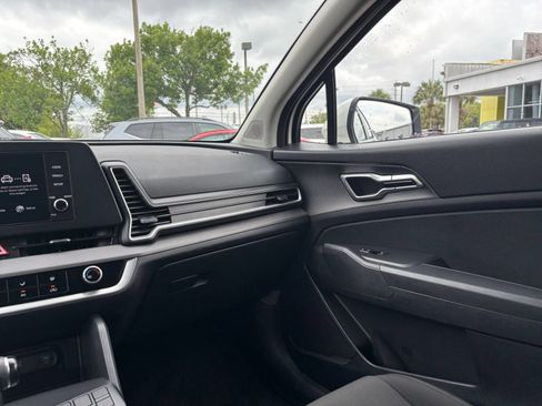 Used 2025 Kia Sportage LX FWD image 34
