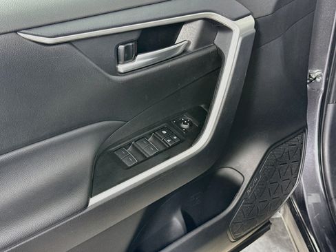 Used 2025 Toyota RAV4 XLE FWD image 18