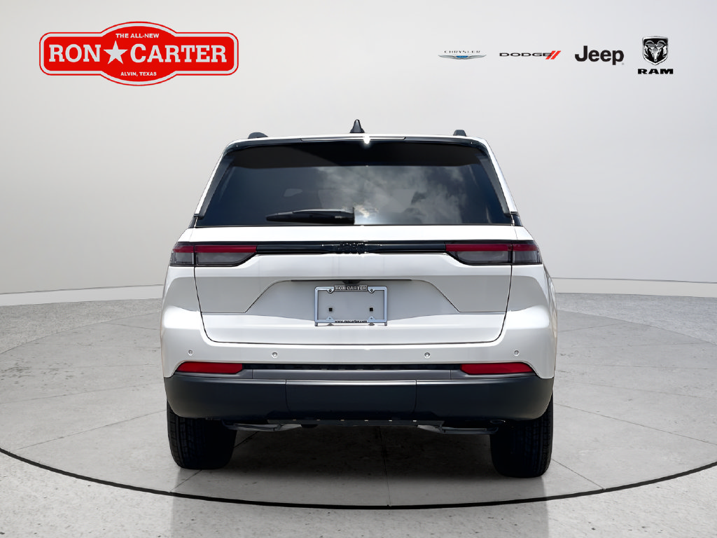 New 2026 Jeep Grand Cherokee Altitude RWD image 4
