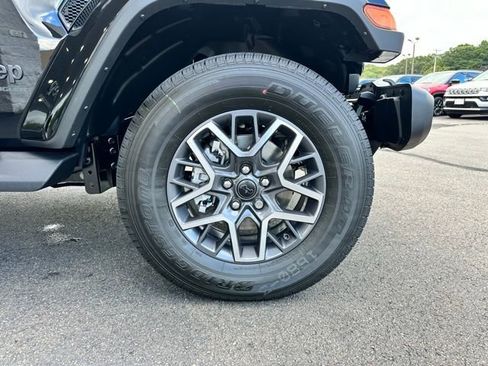New 2025 Jeep Wrangler Sahara AWD/4WD image 33