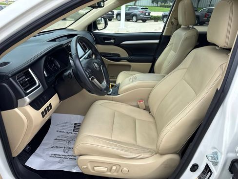 Used 2016 Toyota Highlander XLE AWD/4WD image 7
