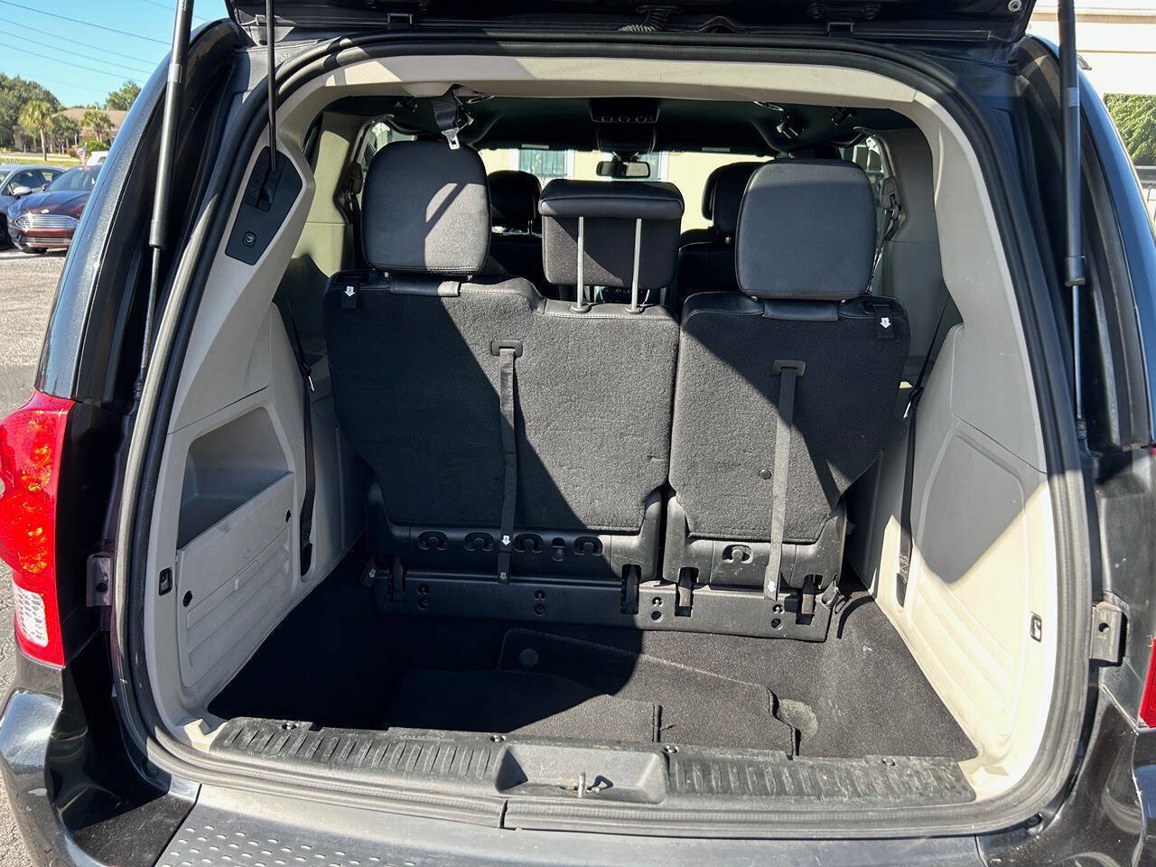 Used 2019 Dodge Grand Caravan SXT FWD image 12