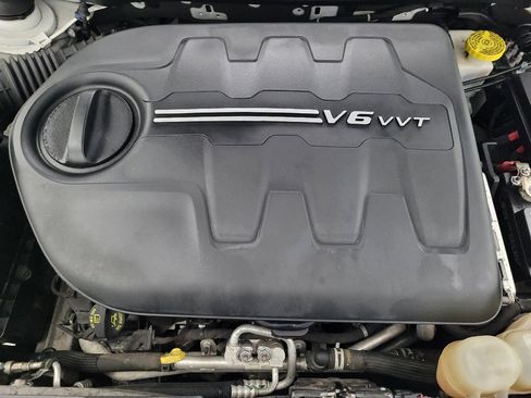 Used 2019 Jeep Cherokee Latitude w/ Popular Appearance Group image 30