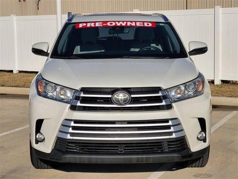 Used 2017 Toyota Highlander XLE image 2