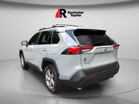 Certified 2021 Toyota RAV4 XLE Premium AWD/4WD image 5