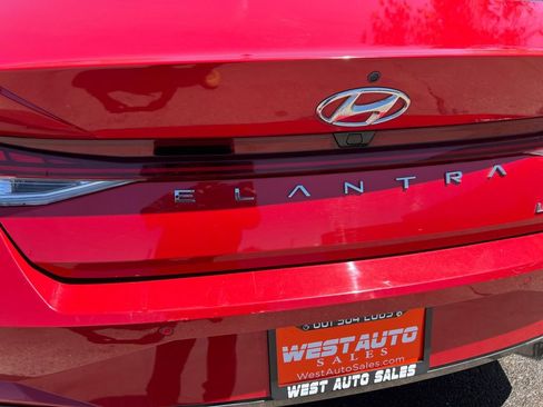 Used 2023 Hyundai Elantra Limited w/ Preferred Accessory Package FWD image 30