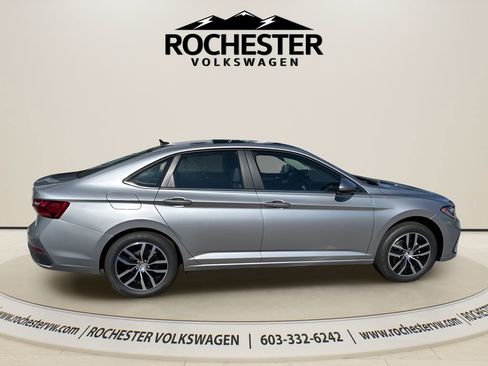 New 2025 Volkswagen Jetta SE FWD image 11
