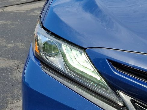 Used 2024 Toyota Camry XSE FWD image 9