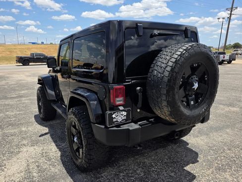 Used 2015 Jeep Wrangler Sahara AWD/4WD image 5