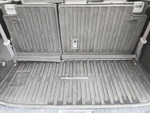 Used 2023 Toyota Highlander L FWD image 28