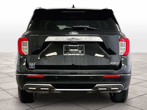 Certified 2022 Ford Explorer XLT w/ Equipment Group 202A image 4
