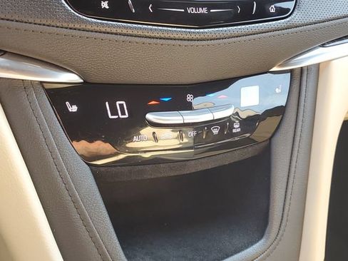 Certified 2017 Cadillac XT5 FWD image 13