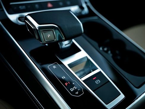 Used 2025 Audi Q7 3.0T Premium Plus image 40