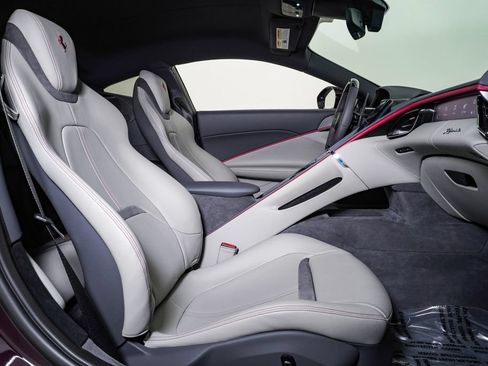 Used 2022 Ferrari Roma RWD image 16