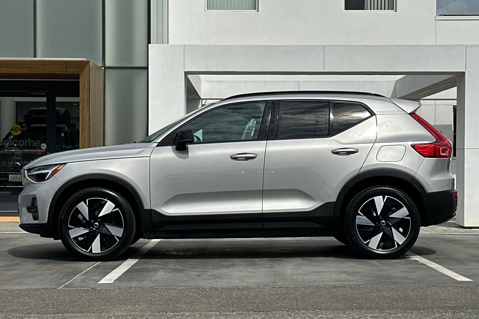 Certified 2024 Volvo XC40 Recharge Core w/ Protection Package Premier AWD/4WD image 7