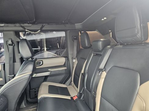 Used 2022 Ford Bronco Wildtrak image 11