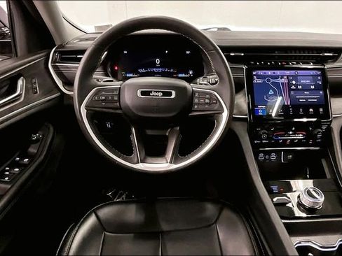 Used 2024 Jeep Grand Cherokee Limited image 6