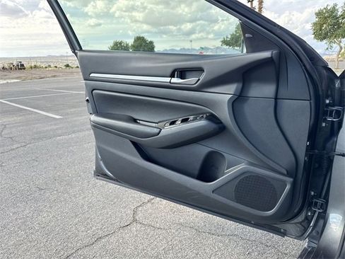 Used 2023 Nissan Altima 2.5 SV image 9