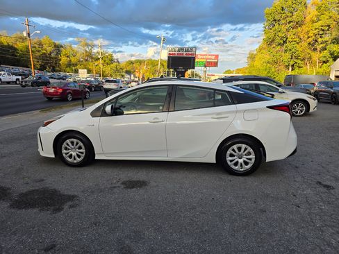 Used 2022 Toyota Prius image 8
