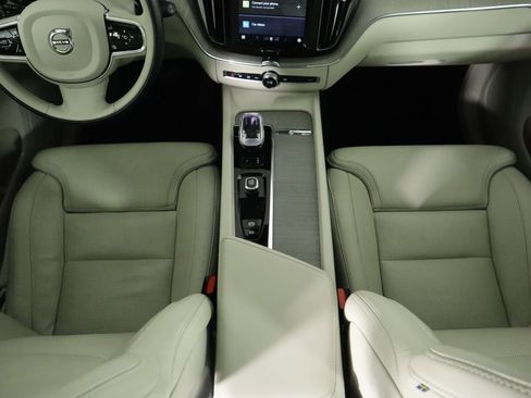 Used 2023 Volvo XC60 B5 Ultimate image 15