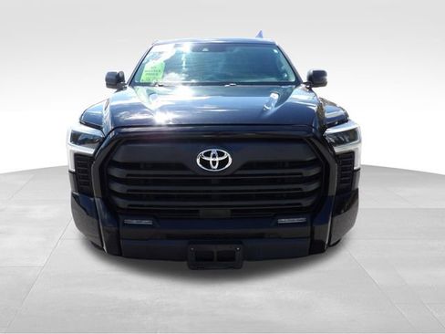 Used 2022 Toyota Tundra SR5 w/ SR5 Convenience Package AWD/4WD image 2