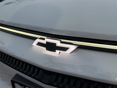 New 2026 Chevrolet Equinox EV LT image 29