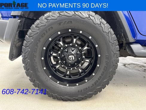 Used 2018 Jeep Wrangler Unlimited Sahara w/ Cold Weather Group AWD/4WD image 43