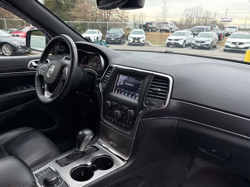 Used 2018 Jeep Grand Cherokee Limited image 15