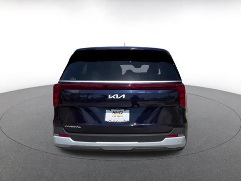 Used 2026 Kia Carnival FWD image 12