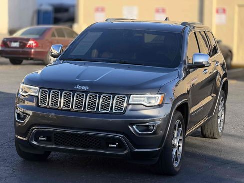 Used 2019 Jeep Grand Cherokee Overland RWD image 3