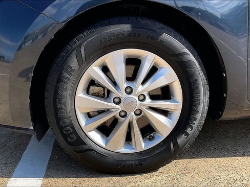 Used 2017 Kia Sedona LX w/ LX Essentials Premium Package FWD image 8