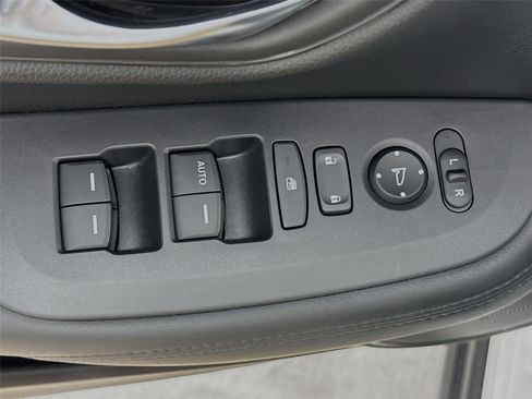 Certified 2025 Honda HR-V LX image 19