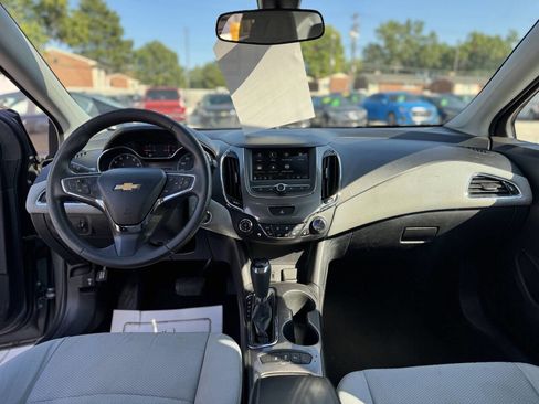 Used 2019 Chevrolet Cruze LT w/ Convenience Package image 11