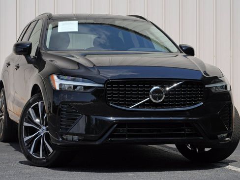 Used 2025 Volvo XC60 B5 Plus w/ Protection Package Premier AWD/4WD image 3