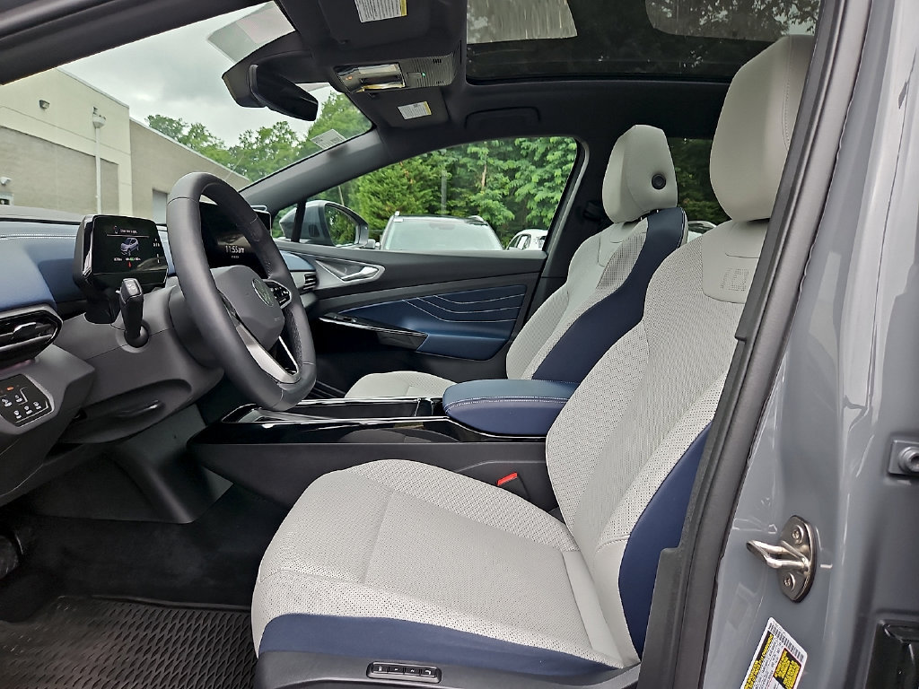 Certified 2025 Volkswagen ID.4 Pro S Plus AWD/4WD image 14