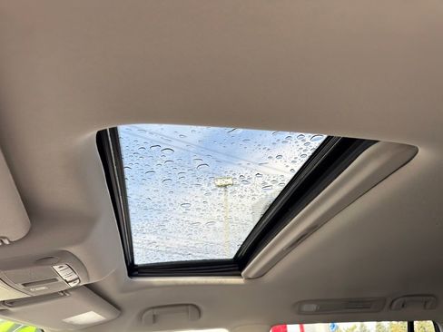 Used 2024 Nissan Armada SL w/ Captain's Chairs Package image 14