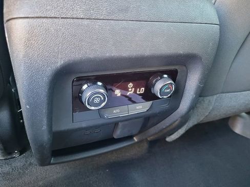 Used 2024 Chevrolet Traverse LT FWD image 11