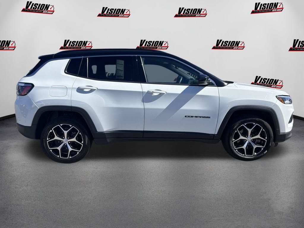 Used 2024 Jeep Compass Limited AWD/4WD image 4