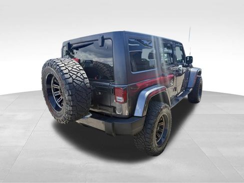 Used 2018 Jeep Wrangler Unlimited Sahara w/ Connectivity Group AWD/4WD image 5