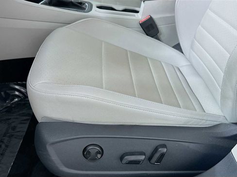 Used 2023 Volkswagen Jetta SE FWD image 17