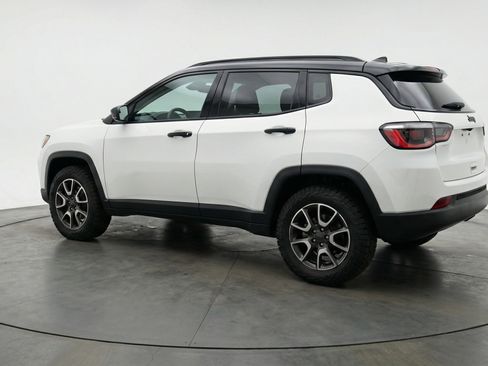 Used 2025 Jeep Compass Trailhawk image 6