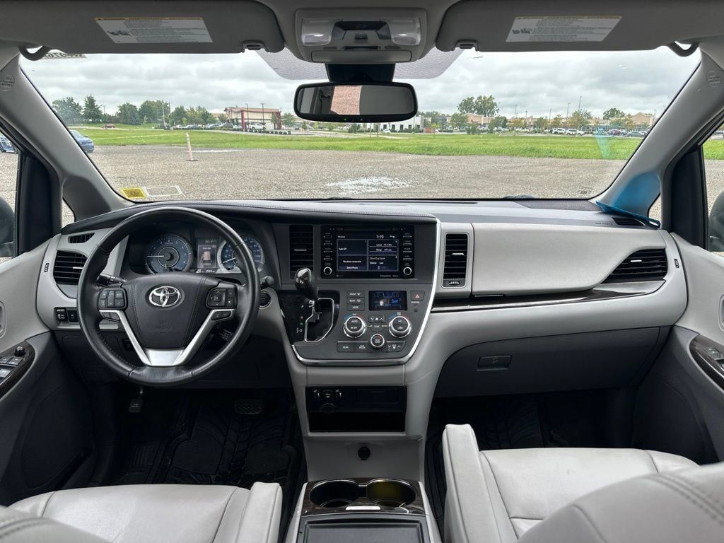 Used 2019 Toyota Sienna XLE w/ XLE Navigation Package FWD image 15