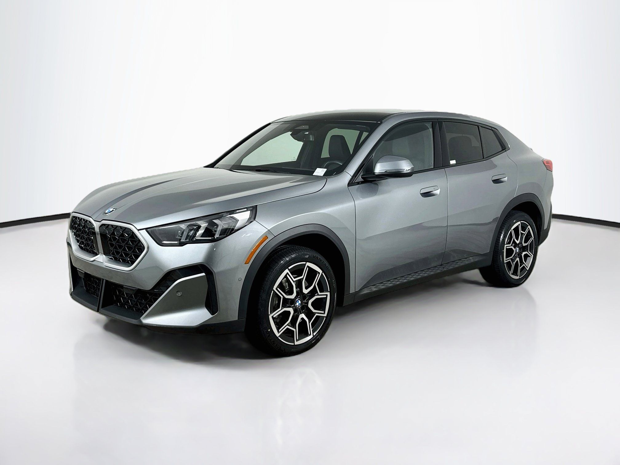 Used 2026 BMW X2 xDrive28i w/ Convenience Package AWD/4WD image 3