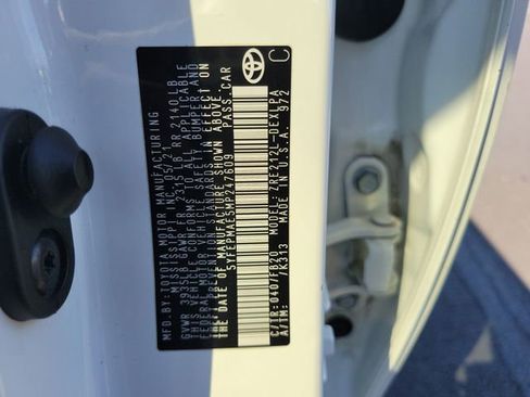 Used 2021 Toyota Corolla LE image 39