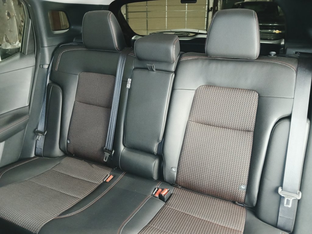Used 2025 Nissan Kicks SR FWD image 13