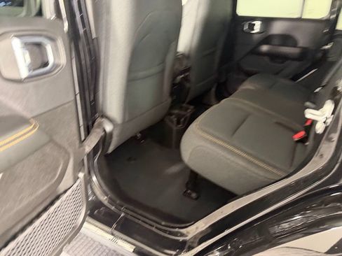 Used 2026 Jeep Wrangler Unlimited Sahara AWD/4WD image 25