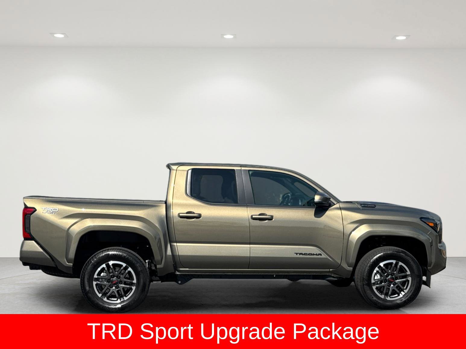 Used 2025 Toyota Tacoma TRD Sport w/ TRD Sport Upgrade Package AWD/4WD image 7