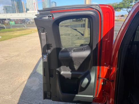 Used 2016 Toyota Tacoma SR5 RWD image 12